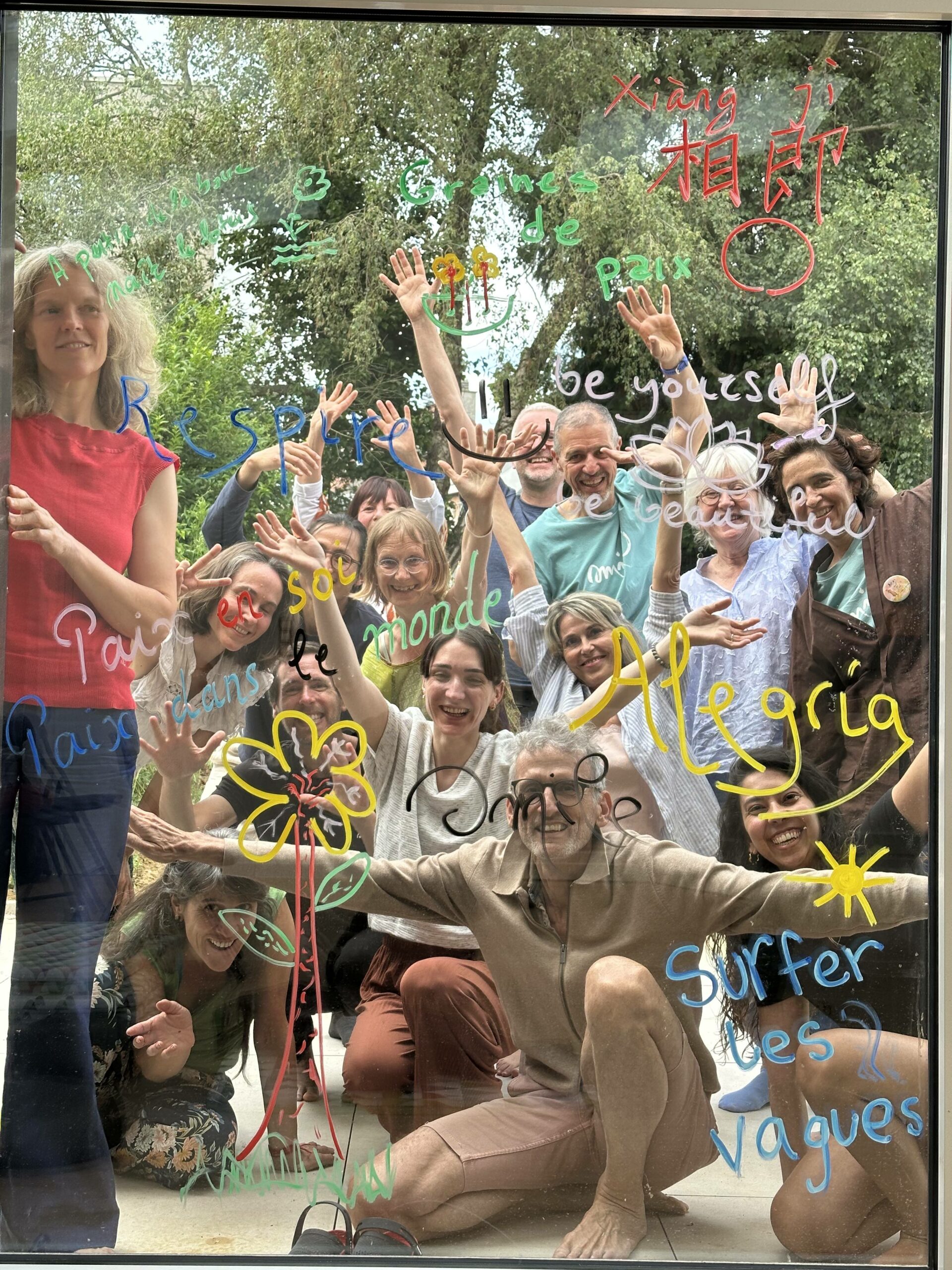 Rassemblement joyeux du quartier